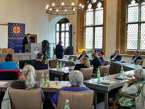 Die Landesversammlung der Paneuropa-Union Bayern tagte im historischen Rathaussaal von Amberg.